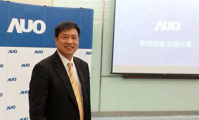 友達(dá)光電董事長(zhǎng)彭雙浪23日在新技術(shù)、新產(chǎn)品記者會(huì)